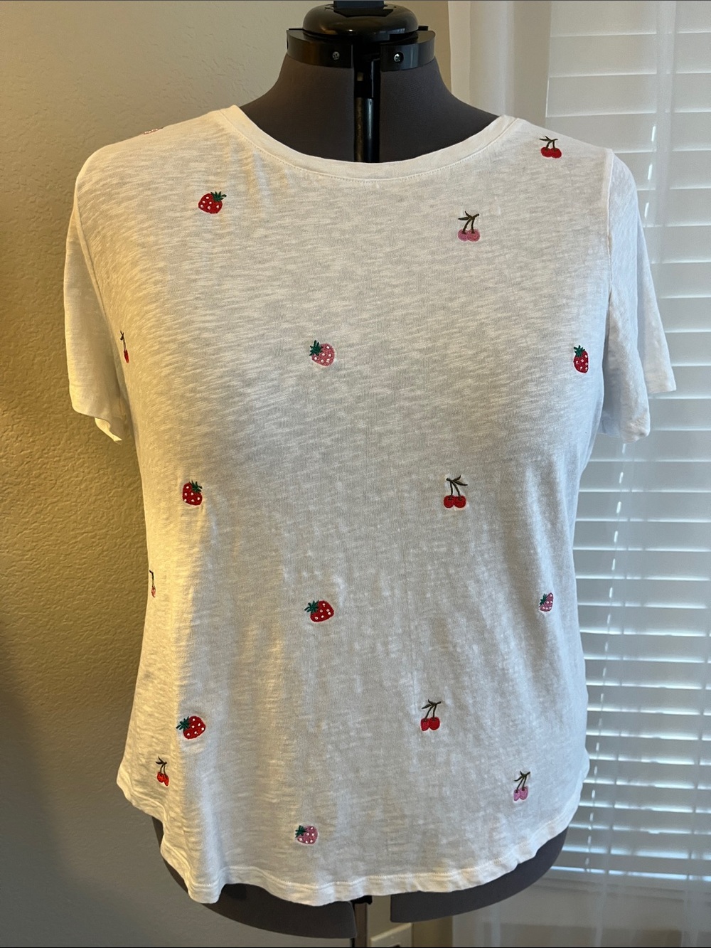 Talbots White Embroidered 100% Cotton Slub Tee 2x - Cherries & Strawberries